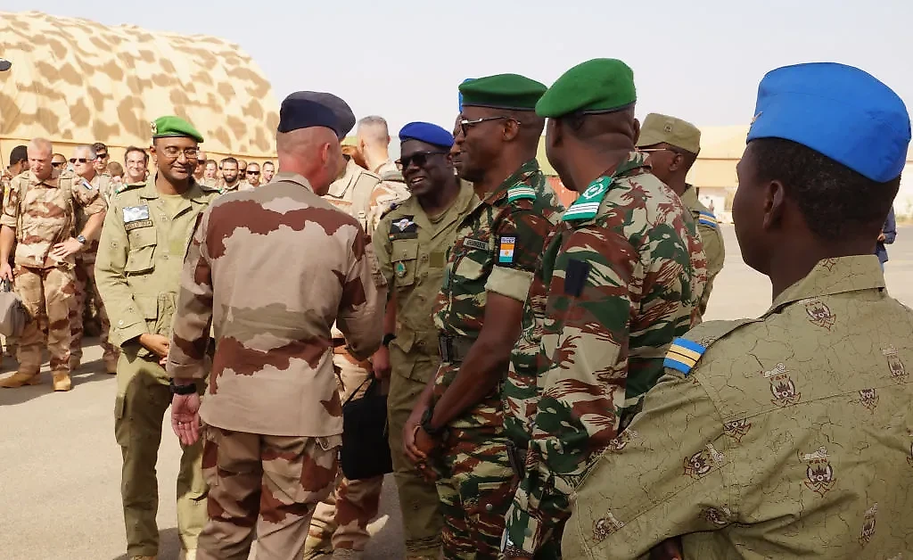 Последние 154 французских солдата покидают военную базу в Ниамее в декабре 2023 года. Фото © ТАСС / ZUMA