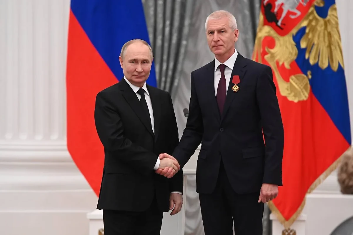 Президент России Владимир Путин и экс-министр спорта Олег Матыцин. Фото © Life.ru / Павел Баранов