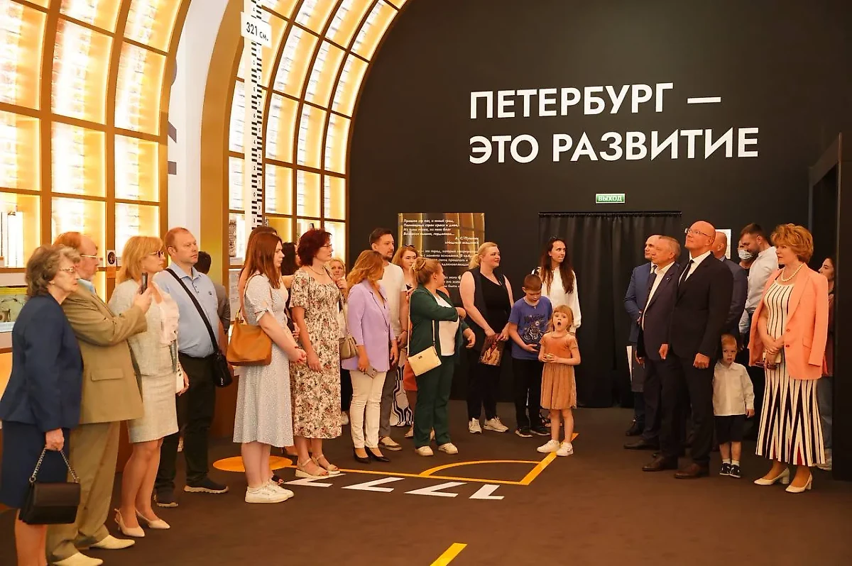 Кадр с открытия выставки "Мой Петербург". Фото © Telegram / a_beglov