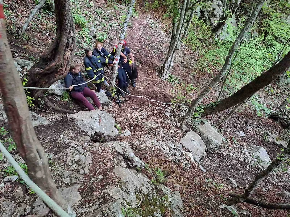 Спасение потерявшихся в Сербии россиян. Обложка © Facebook (признан экстремистской организацией и запрещён на территории Российской Федерации) / Министарство унутрашњих послова Републике Србије