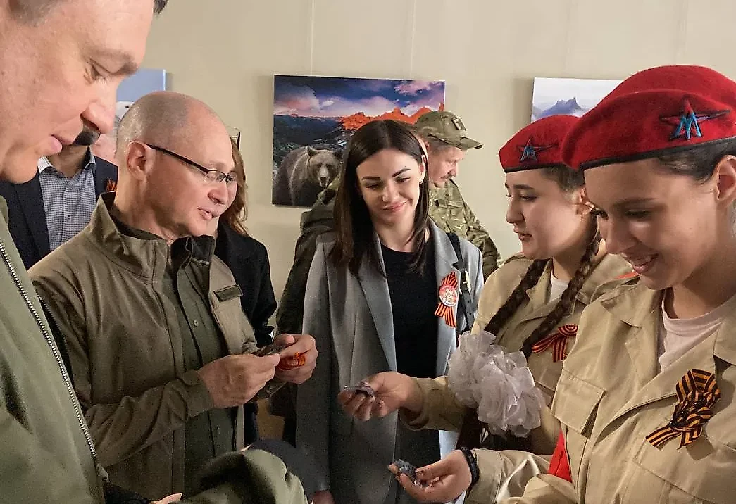 Глава ЛНР Леонид Пасечник показал первому замруководителя Администрации Президента РФ Сергею Кириенко школу и ДК в Свердловске. Фото © Telegram / Леонид Пасечник