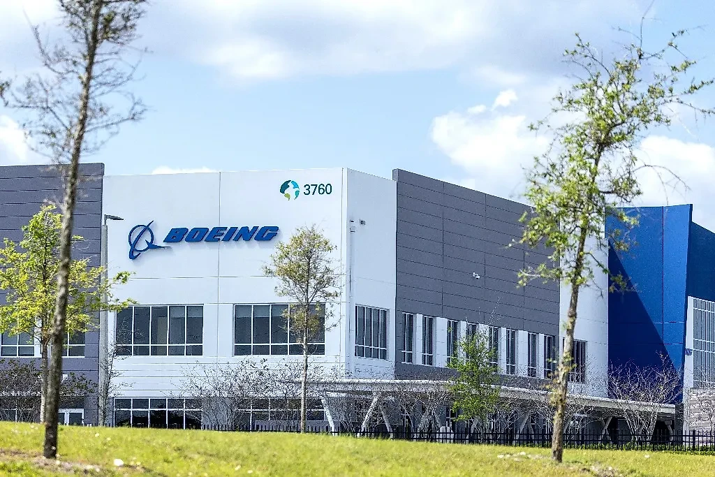 Boeing уже давно испытывает проблемы с качеством новых самолётов. Фото © EPA / TASS