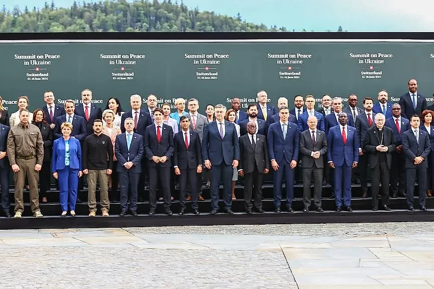 Групповое фото делегатов конференции по Украине в Швейцарии. Обложка © X / WilliamsRuto