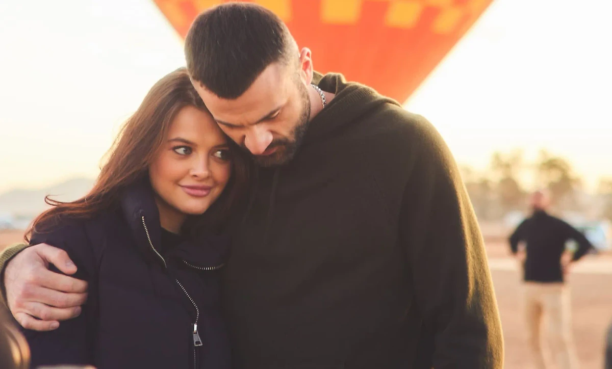 Константин не стеснялся проявлять чувства к девушкам. Фото © Невеста. Экстра любовь / Rutube