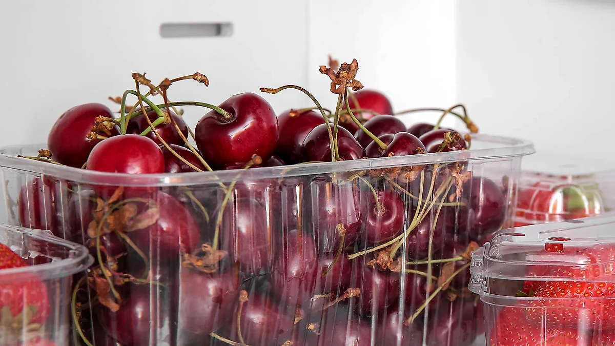 Для наилучшего долгосрочного хранения можно использовать листья черешни. Фото © Shutterstock / FOTODOM / Pixel-Shot