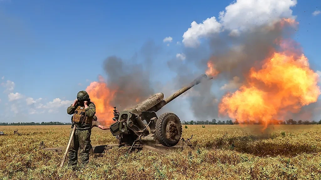 Военнослужащие во время тренировки расчётов 122-мм гаубиц Д-30. Обложка © ТАСС / Алексей Коновалов