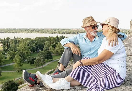 Эксперты предложили курорты для пенсионеров. Обложка © Freepik