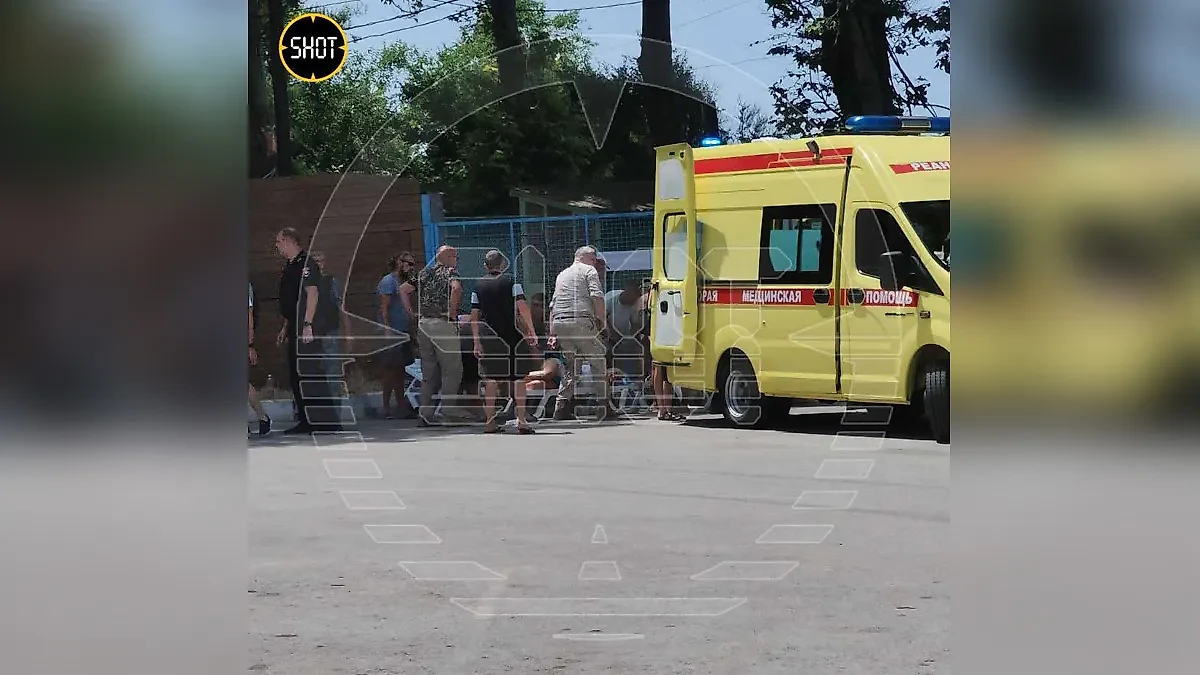 Большинство отдыхавших получили ранения ног. Фото © Telegram / SHOT