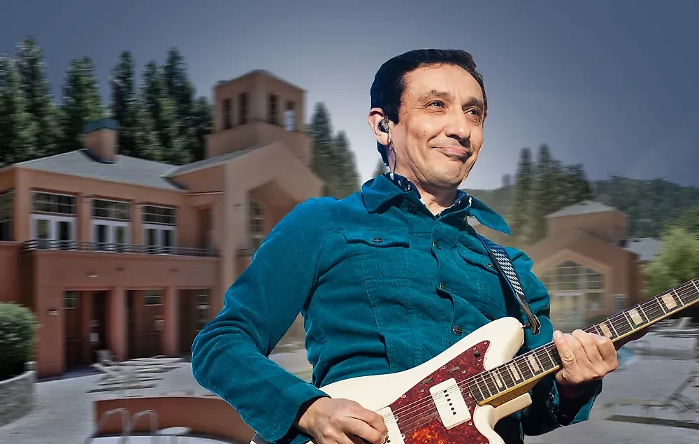 Лидер группы "Браво" Евгений Хавтан. Коллаж © Life.ru Фот © ТАСС / Игорь Генералов, © zillow.com