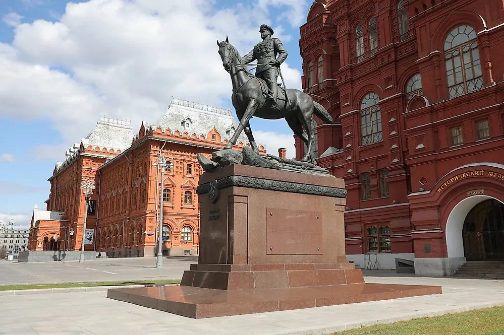 Памятник Жукову в Москве. Обложка © АГН "Москва" / Кирилл Зыков