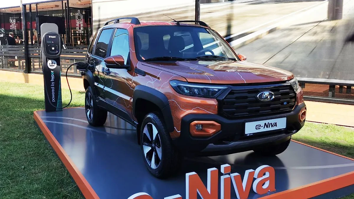 Концепт E-Niva построен на базе уже полюбившегося россиянам автомобиля Niva Travel. Фото © VK / 808.media