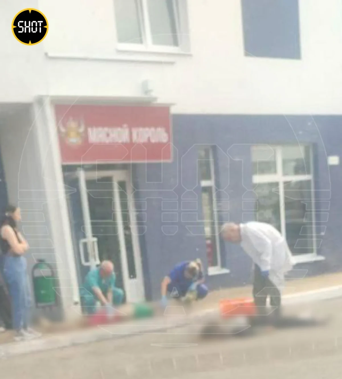 Страшный кадр с места гибели ребёнка, выброшенного из окна в Ижевске. Фото © SHOT