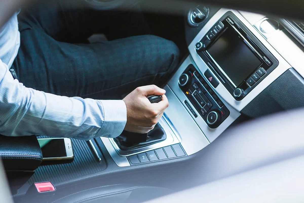 В городе более удобны автоматические, чем механические коробки передач. Фото © Freepik