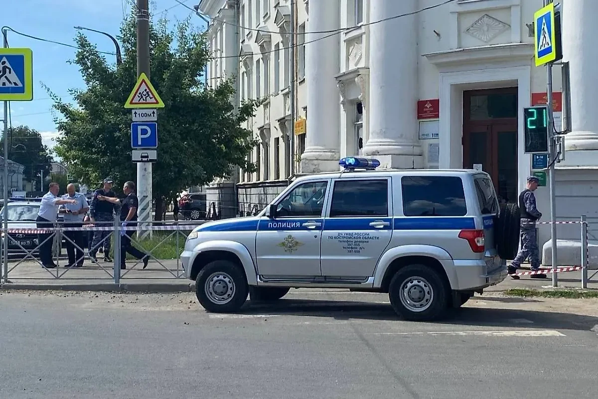 Кадр с места нападения на пункт отбора военнослужащих в Костроме. Обложка © Telegram / ЧП Кострома | Новости | Происшествия