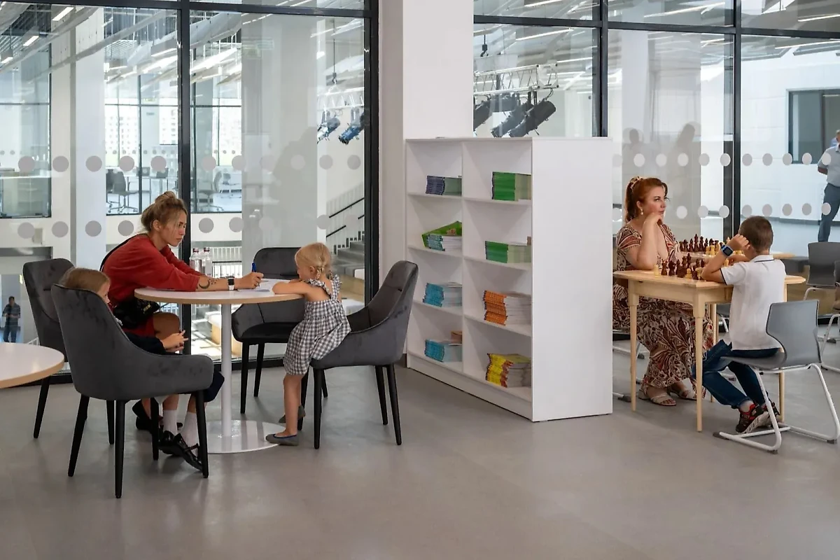 В состав школы № 338, созданной в 2019 году, входят 12 учебных корпусов в районе Коммунарка. Фото © mos.ru / Пресс-служба мэра и Правительства Москвы / В. Новикова