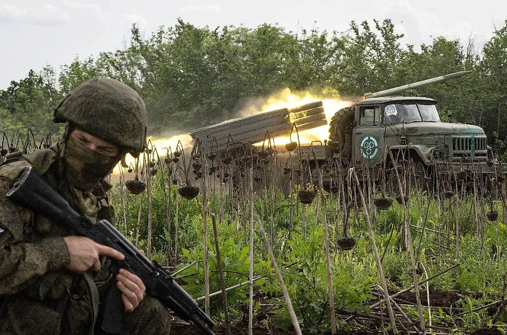 ВС РФ берут населённые пункты ДНР, ВСУ отступают под Купянском, а Зеленский опять собирает мирную конференцию, ситуация 11 июля. Обложка © ТАСС / Станислав Красильников