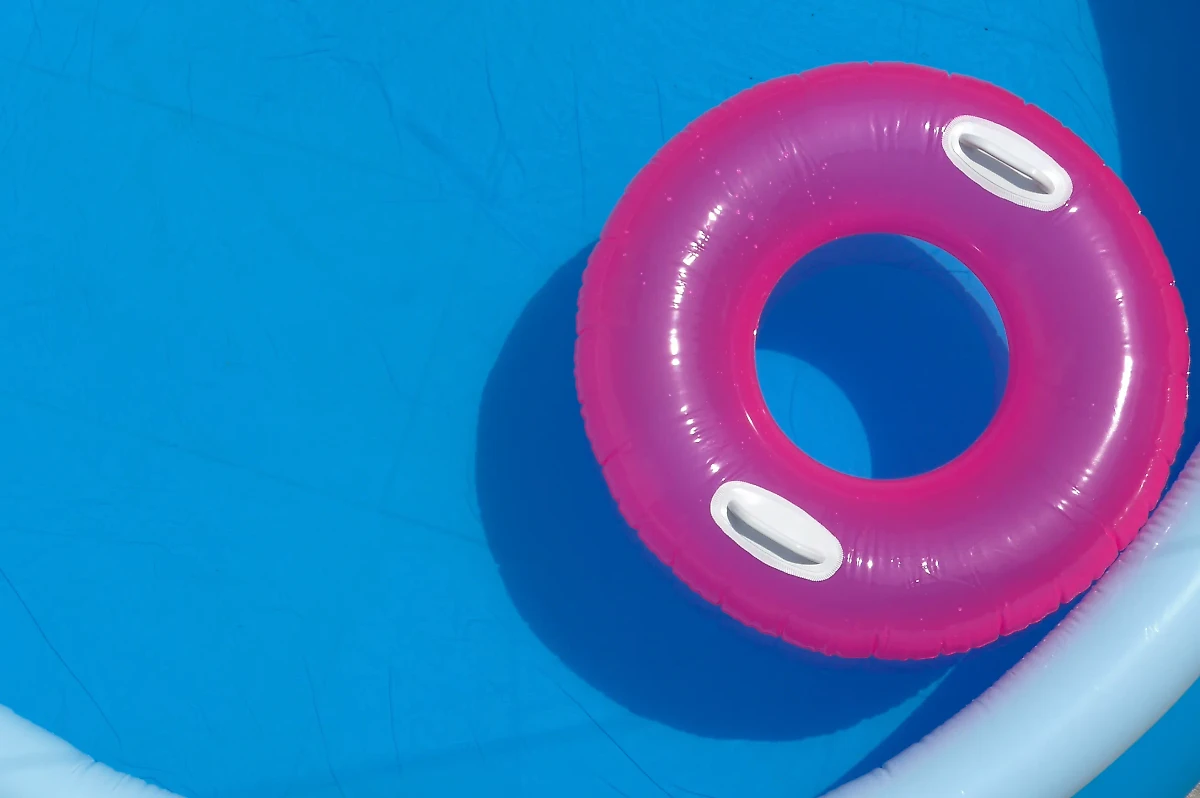 Россиянам рассказали, как организовать водоём для купания на дачном участке. Обложка © Unsplash / Joana Pires