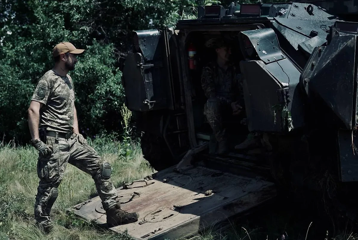 На Украине мужчины ищут способы избежать призыва в ВСУ. Обложка © Telegram / Zelenskiy / Official
