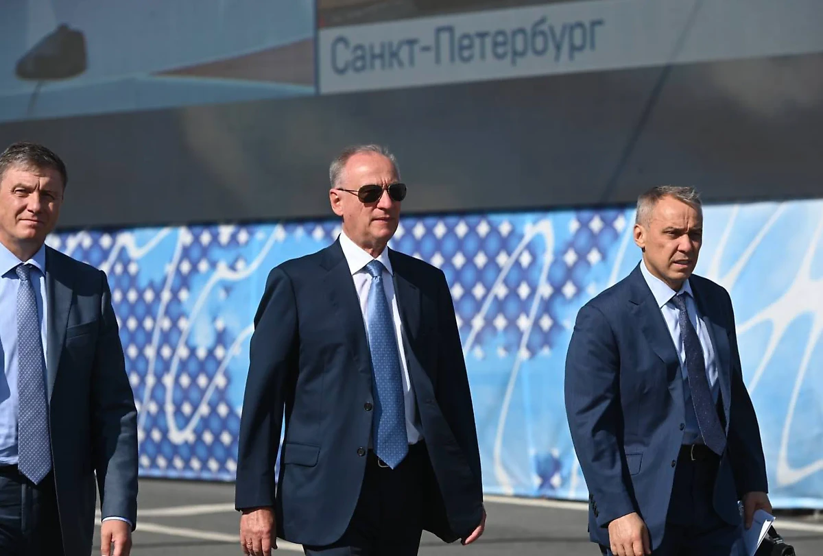 Помощник президента России Николай Патрушев (в центре). Фото © Life.ru
