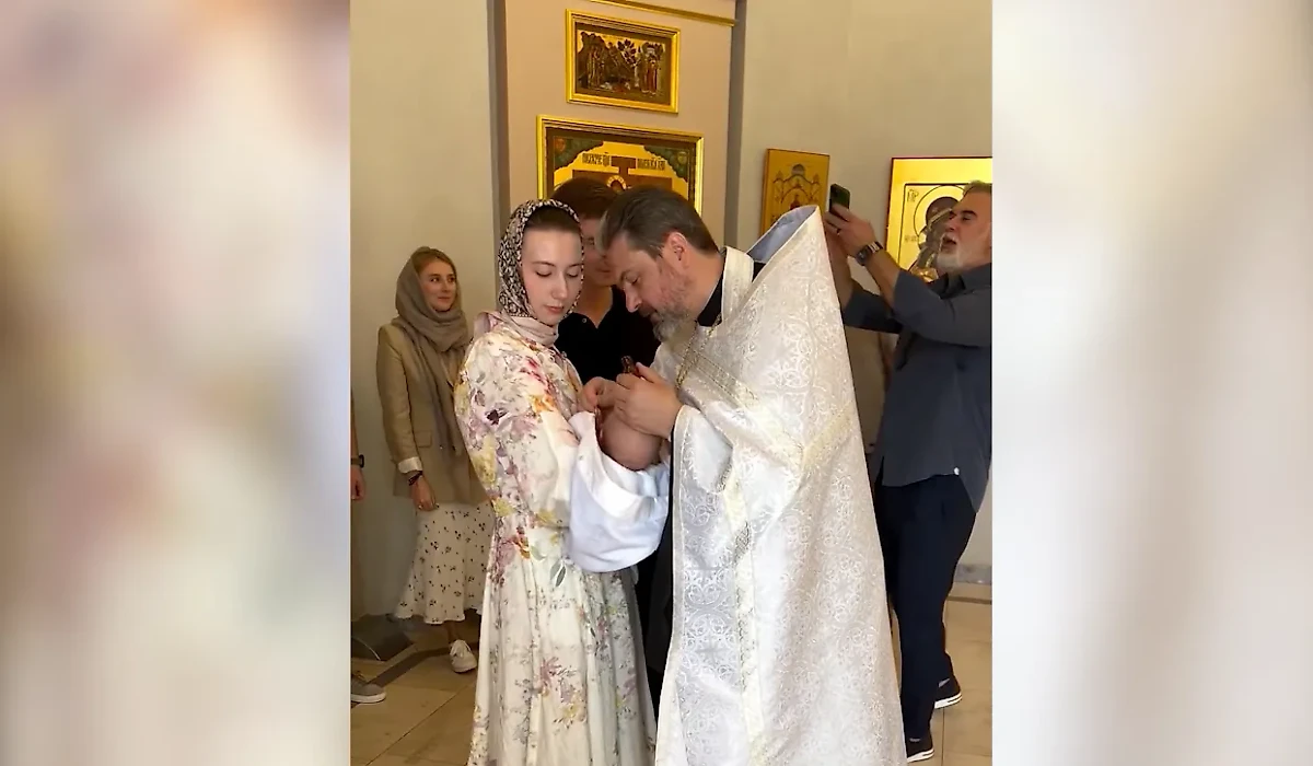 Валерий Меладзе на крещении внука. Обложка © Instagram (соцсеть запрещена в РФ; принадлежит корпорации Meta, которая признана в РФ экстремистской) / meladzearina