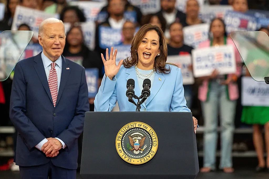 Когда Байден снял кандидатуру с выборов, Харрис объявила о том, что начинает свою предвыборную кампанию. Фото © ТАСС / Zuma