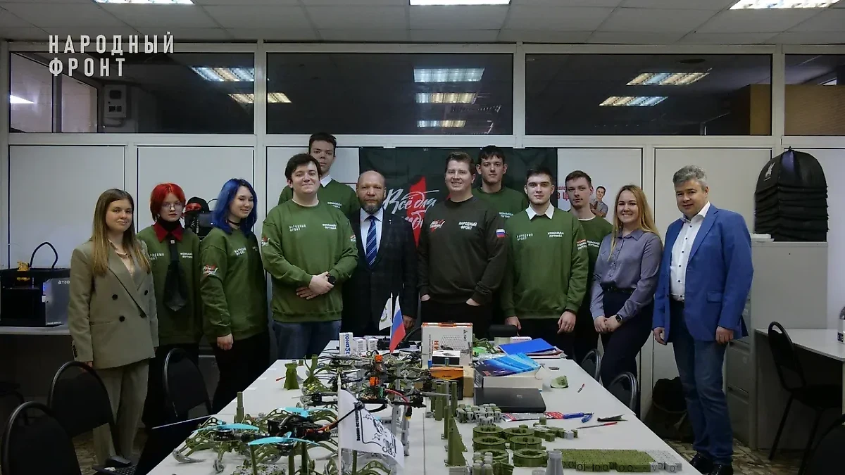 Студенты – разработчики военных изделий. Обложка © Пресс-служба Народного фронта