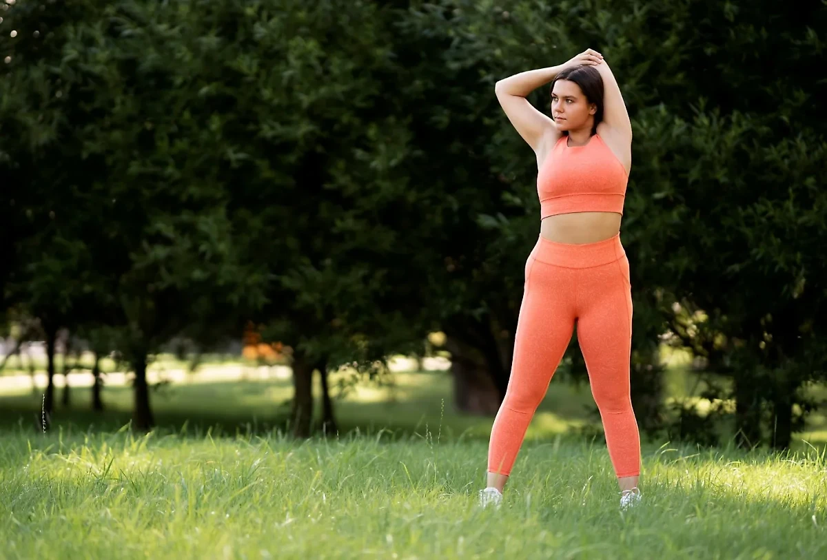Растяжка рук. Фото © Freepik