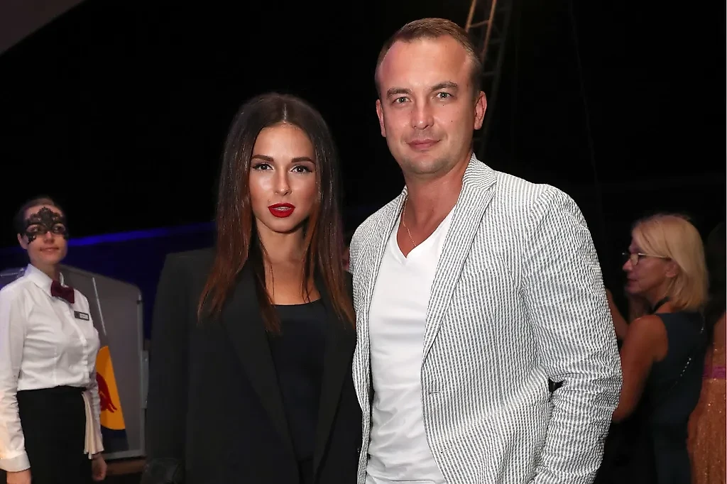 Нюша с мужем. Обложка © ТАСС / Вячеслав Прокофьев