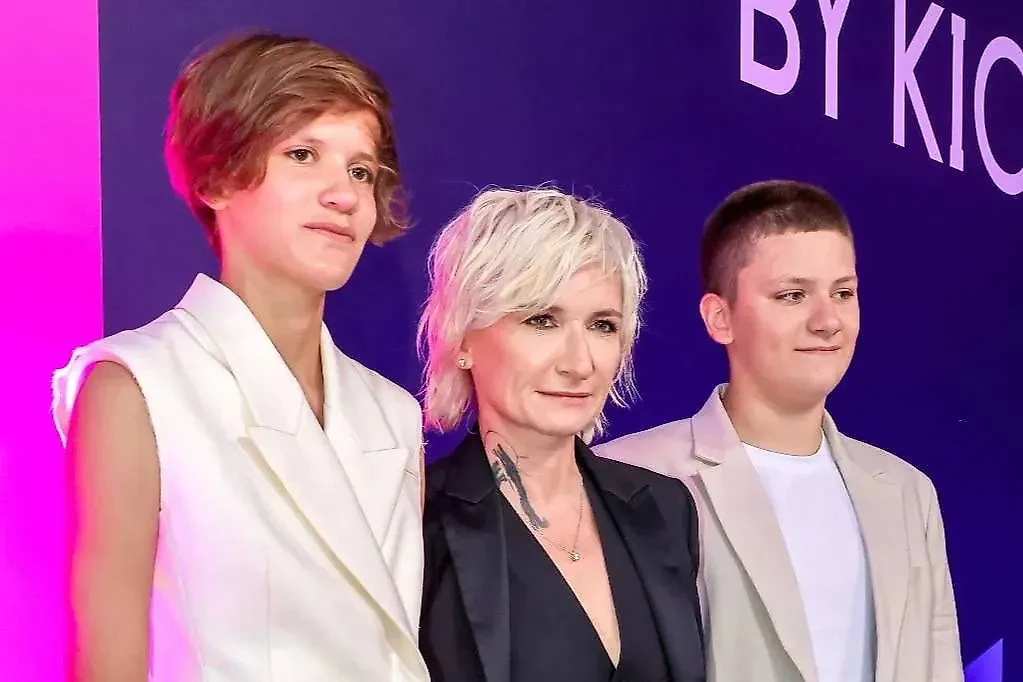 Диана Арбенина с дочерью Мартой и сыном Артёмом. Фото © ТАСС / Карпухин Сергей