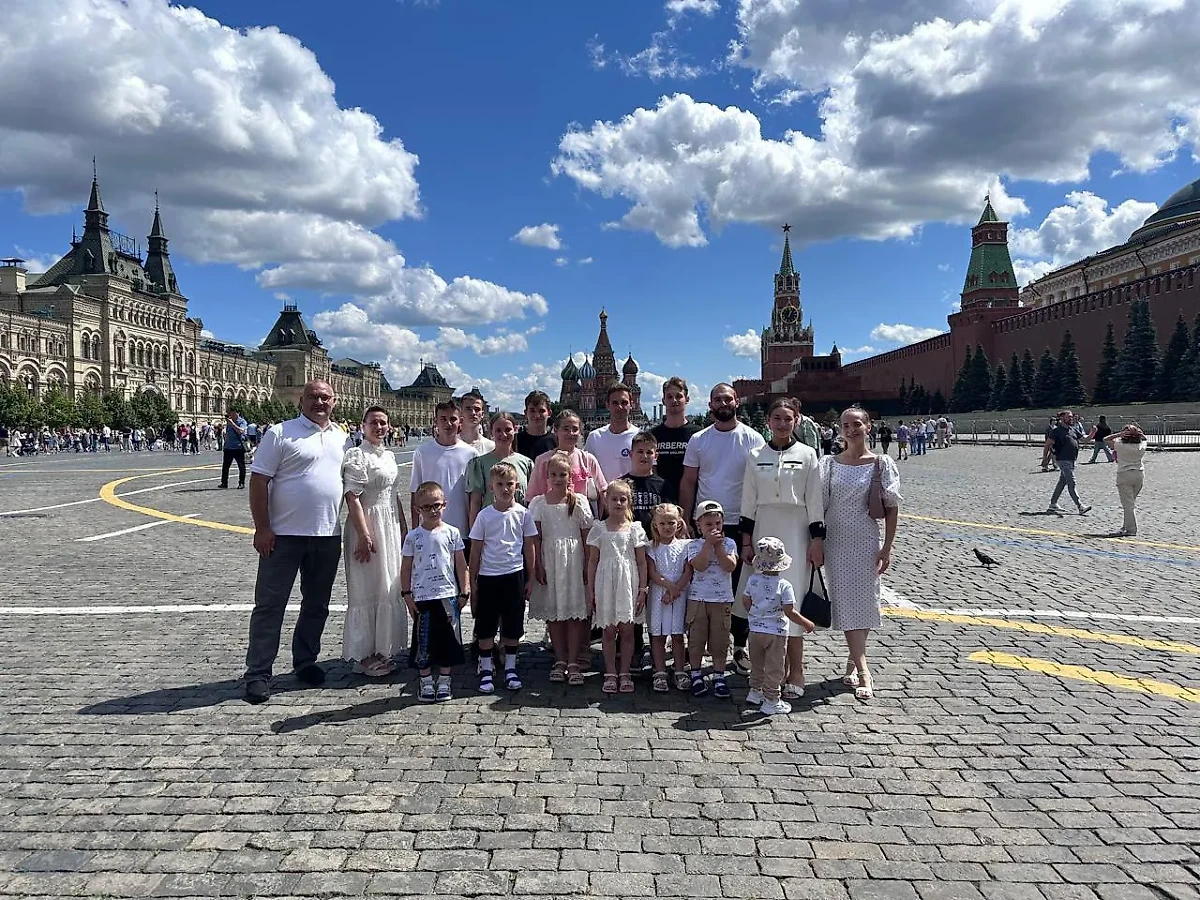 Многодетная семья Кравцовых из Ленинградской области в Москве. Фото © Предоставлено Life.ru