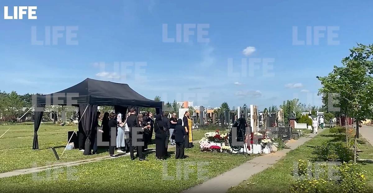 40 дней без няни Вики: семья и поклонники вспоминают Заворотнюк. Фото © Life.ru