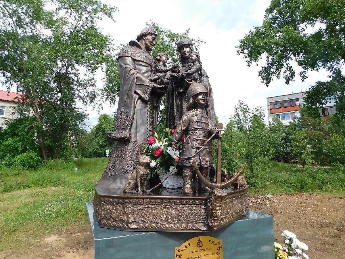 Памятник Петру и Февронии в Кандалакше. Обложка © VK / Кандалакшское благочиние