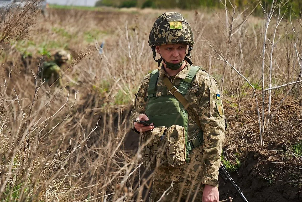 Бойцы ВСУ в окопах. Обложка © Telegram / Zelenskiy / Official