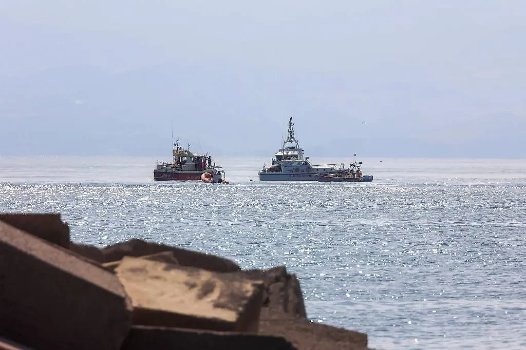 Поисково-спасательная операция в районе крушения парусного судна Bayasian у берегов Италии. Обложка © ТАСС / EPA
