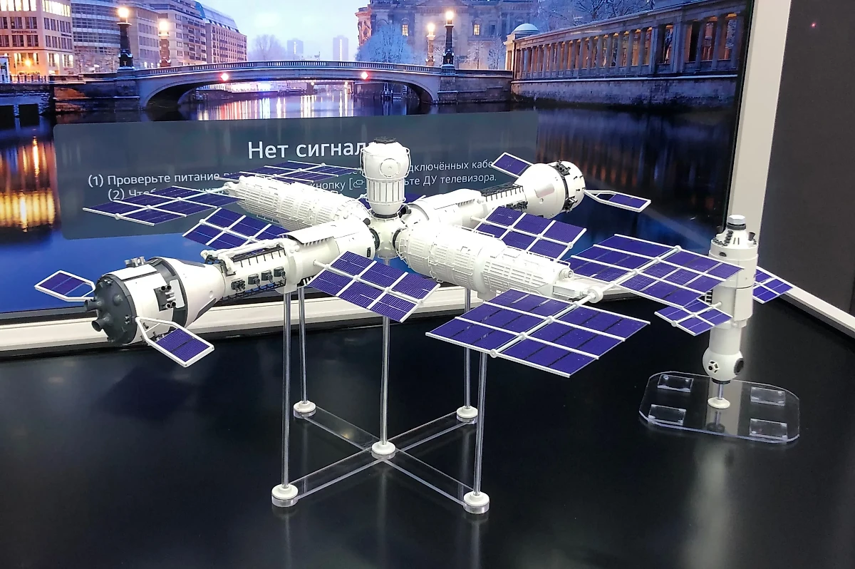 В секции можно будет увидеть космические аппараты проекта "Сфера". Фото © roscosmos.ru