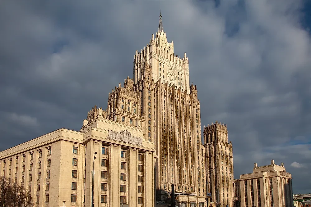 Российское посольство в Париже занимается вопросом задержания Павла Дурова. Фото © Shutterstock / FOTODOM / Zubkov Igor