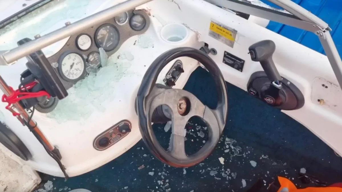 Последствия столкновения двух катеров в Нижнем Новгороде. Обложка © VK / Центральное МСУТ СК России