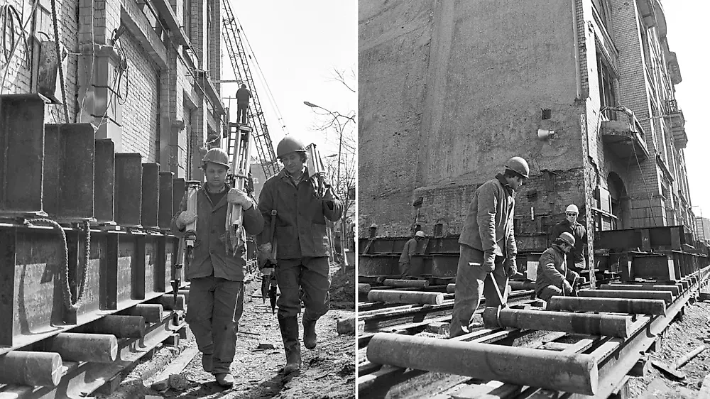 В Москве дома перемещали вместе с жителями и даже не отключали свет и воду. Фото © ТАСС / Лизунов Юрий, Малышев Николай