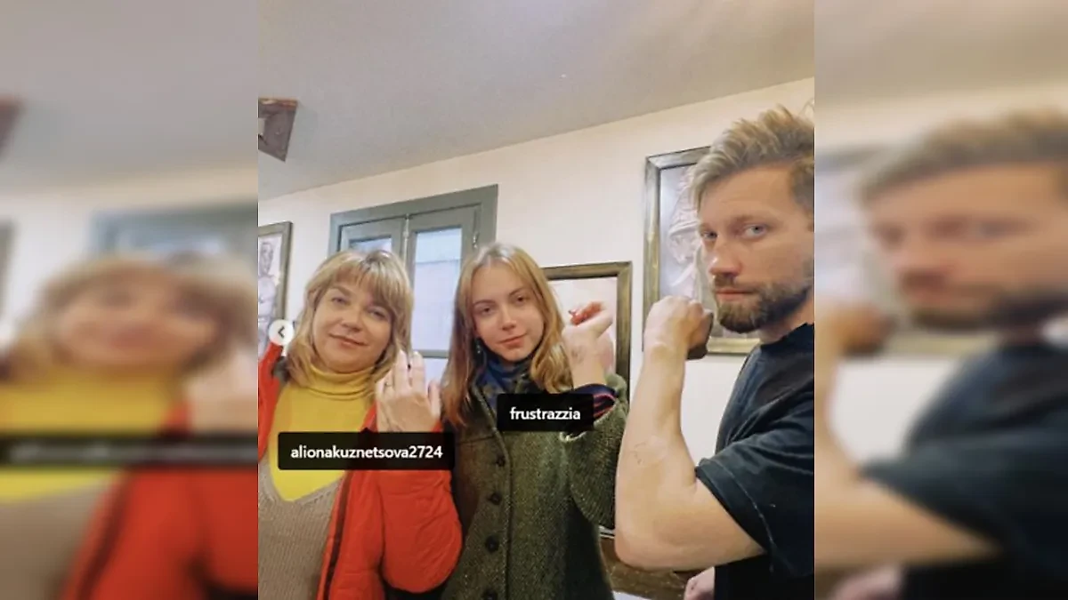 Александр Кузнецов с матерью и сестрой в Стамбуле сделали семейную татуировку. Фото © Instagram (признан экстремистской организацией и запрещён на территории Российской Федерации) / _aleksandrkuznetsov