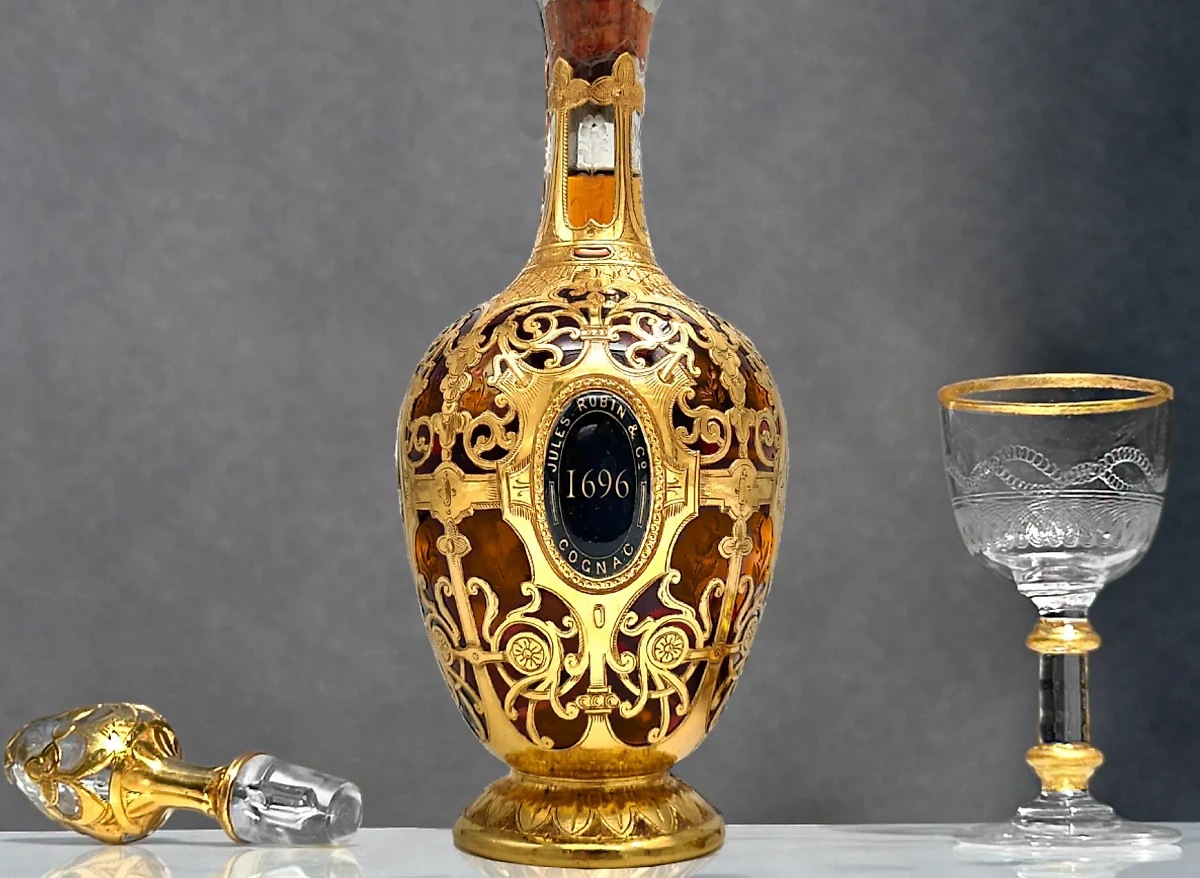 Самый старый коньяк в мире. Обложка © X / Guinness World Records