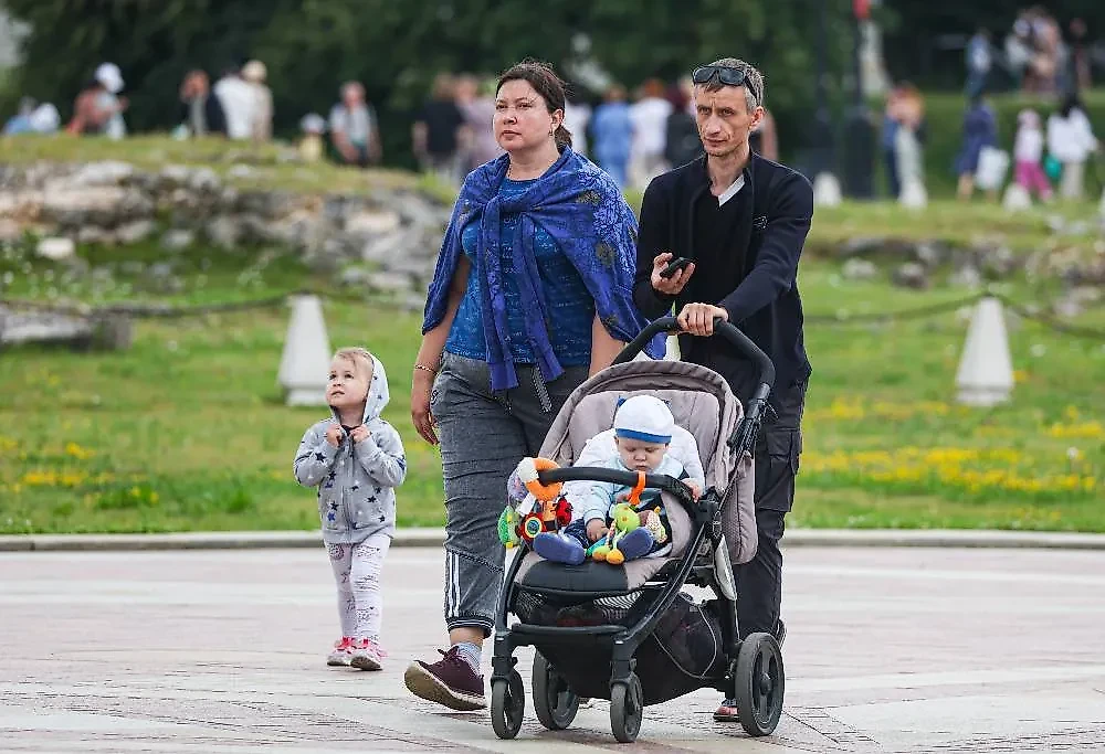 В регионах перечислят новые выплаты семьям с детьми. Обложка © ТАСС / Олег Елков