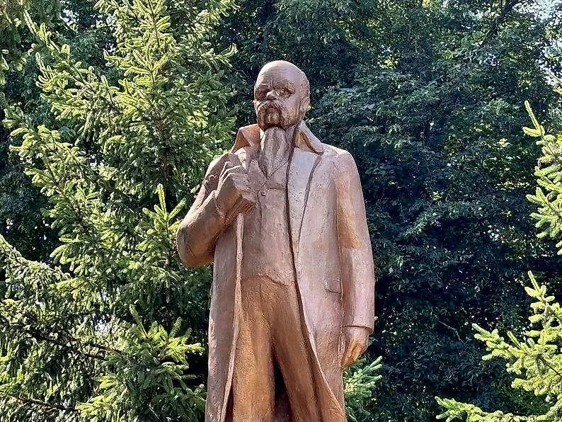 Памятник Тарасу Шевченко в Житомирской области. Обложка © Telegram / Политика Страны