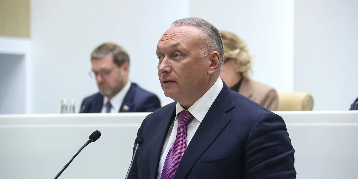 Дмитрий Савельев был задержан сегодня прямо на выходе из здания Совфеда. Обложка © Пресс-служба Совета Федерации