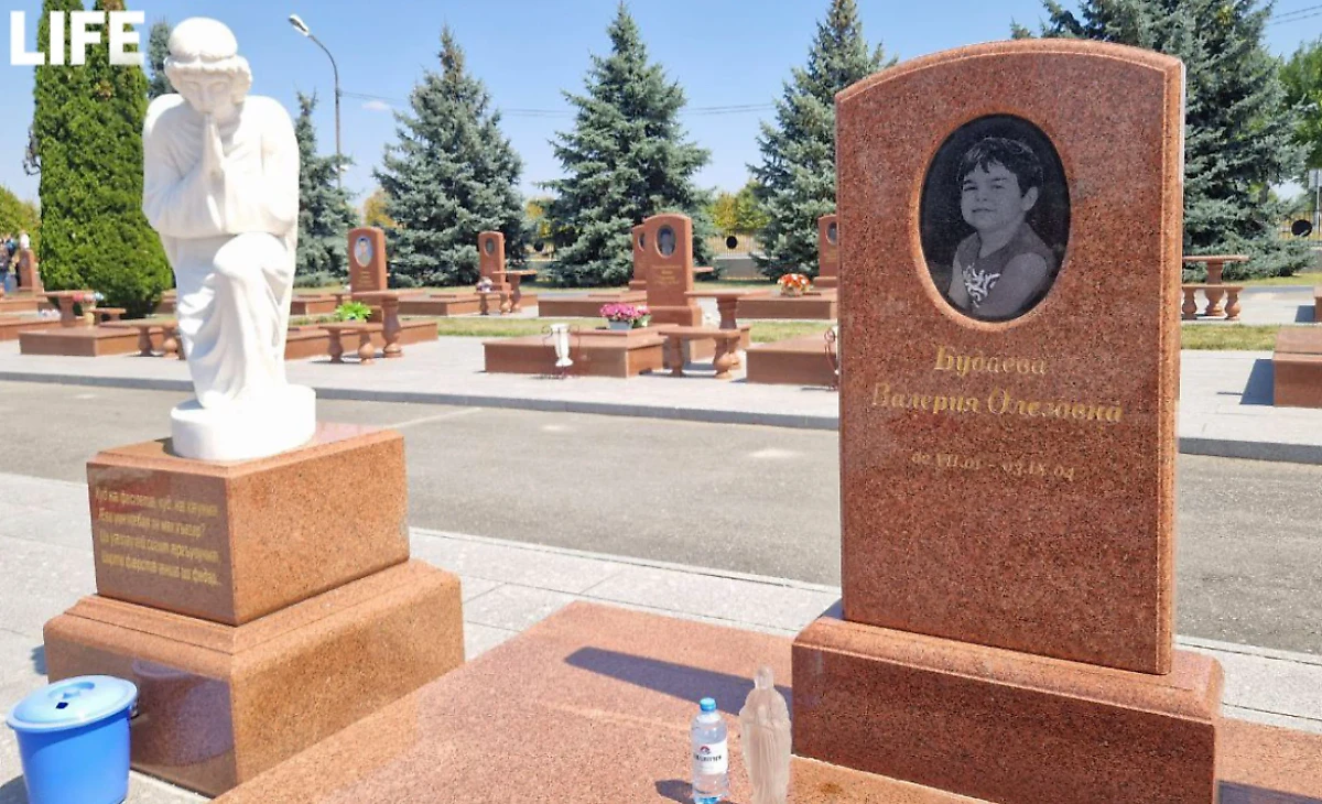 Среди погибших в Беслане были и совсем маленькие дети — такие, как Лера Будаева. Фото © Life.ru