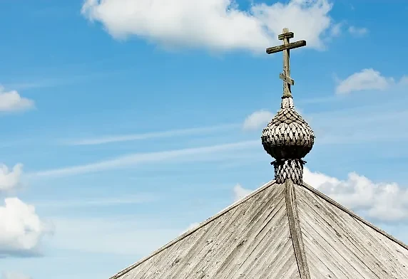 На Украине запрещают каноническую церковь. Обложка © freepik / nikitabuida