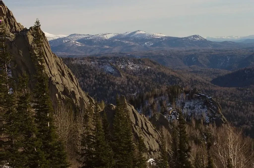 Вид с горы Синюха в Алтайском крае. Обложка © wikipedia.org / Forester55