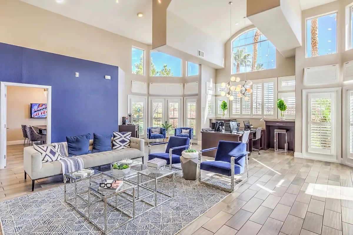 ЖК "Мадера" в Лас-Вегасе, где находится штаб-квартира FOG. Фото © zillow