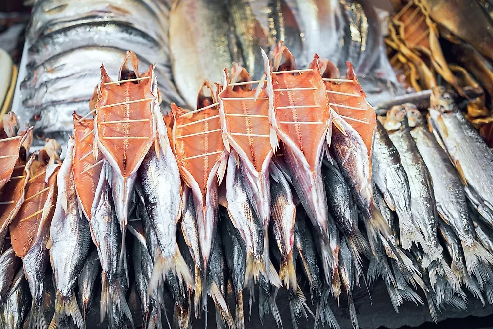 Для засолки омуля нужен только один ингредиент — морская соль. Фото © Shutterstock / FOTODOM / Elena11