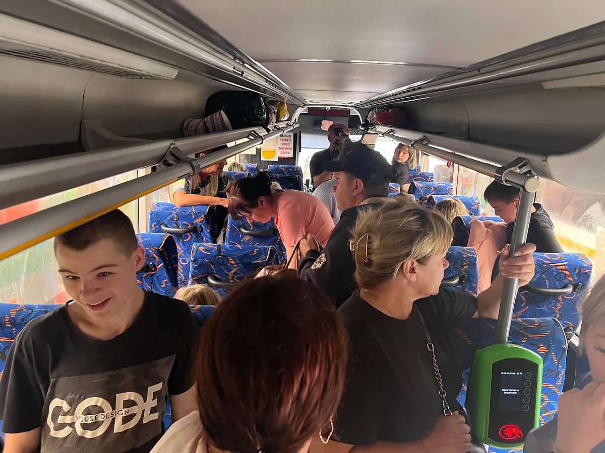 Эвакуация детей из Курской области. Фото © Telegram / Воробьёв LIVE