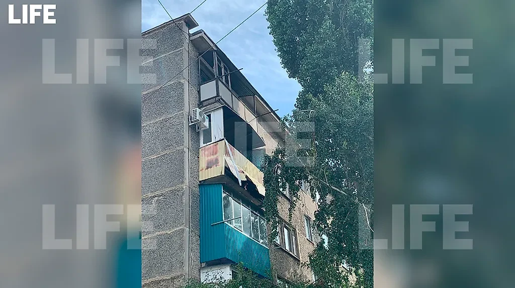 Последствия взрыва баллона на балконе в Орске. Фото © Life.ru